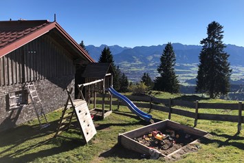 Erlebnisse im Oberallgäu: Spielplatz an der Alpe Oberberg - Die Mittagbahn im Sommer