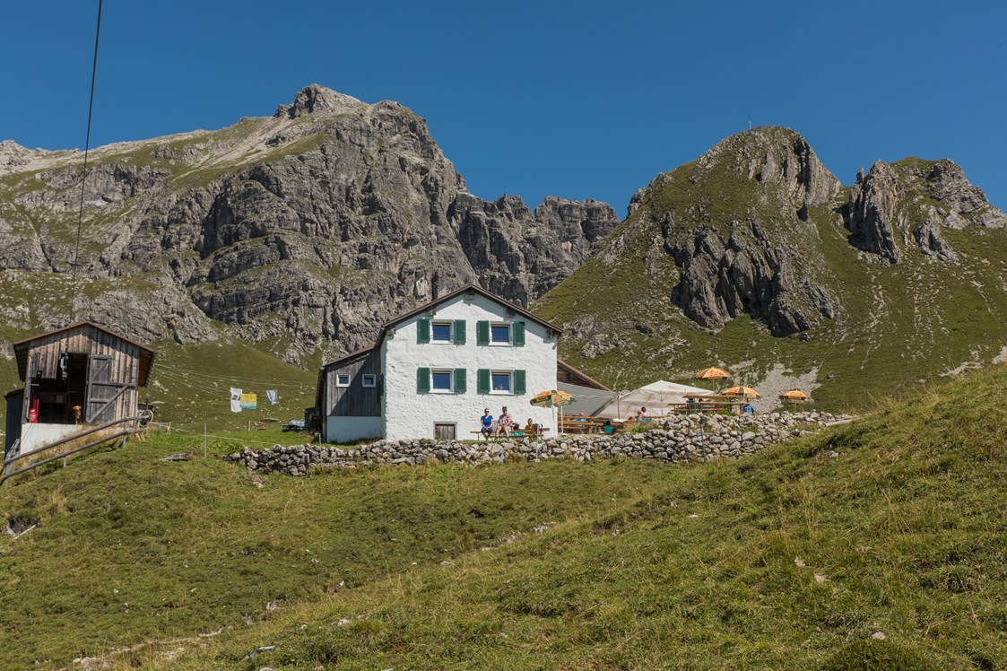 Erlebnisse im Oberallgäu: Widdersteinhütte gegenüber den Lechtaler Alpen