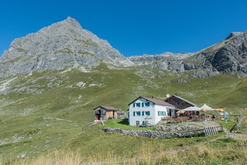 Erlebnisse im Oberallgäu: Widdersteinhütte gegenüber den Lechtaler Alpen