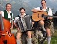 Veranstaltungen im Oberallgäu: Trio Alpespitzbuebe beim Sommernachtest in Vorderhindelang im Gund - Sommernachtest in Bad Hindelang im Gund 2024