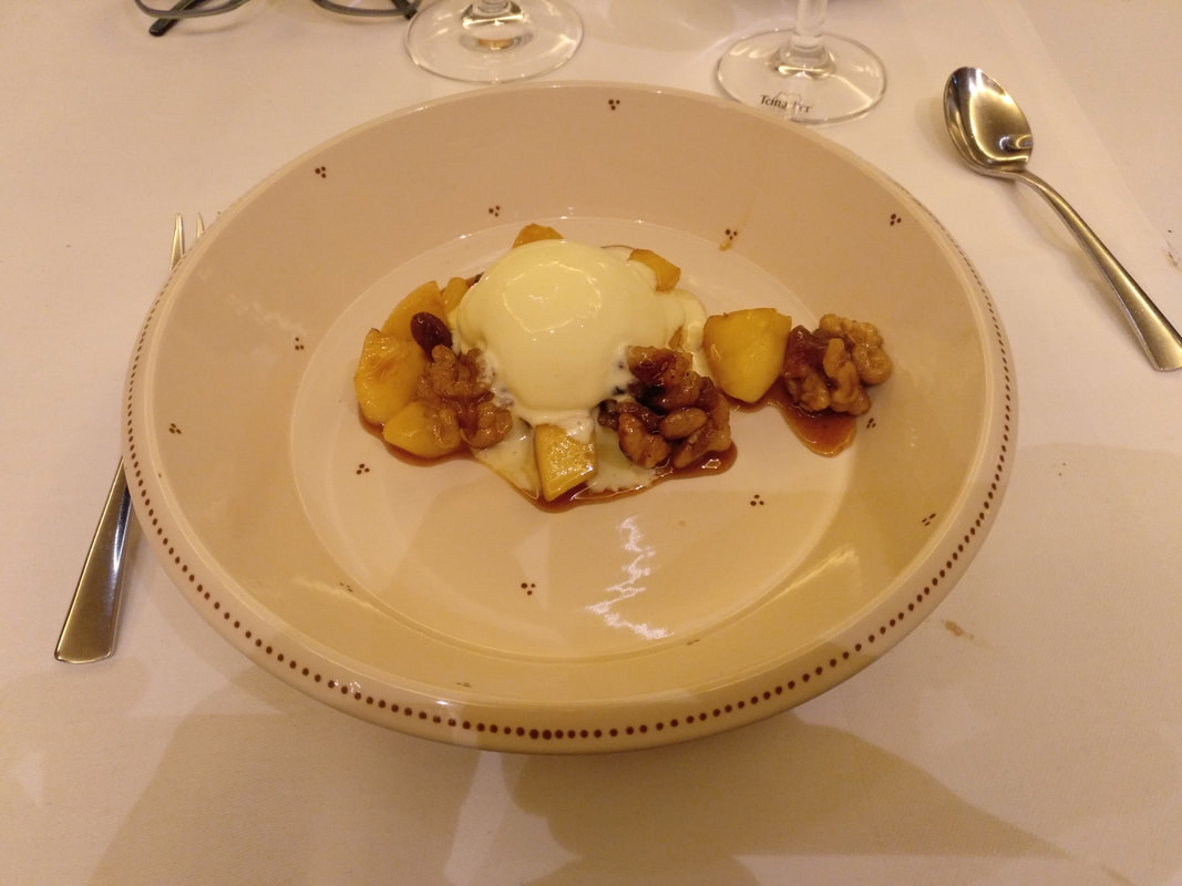 Einzelhandel im Oberallgäu: Allgäuer Keramik in Altstädten im Allgäu
Das Dessert vom Menu bei der Wahl zum Allgäuer Genussmacher, serviert in einem Spatzenteller Dekor Dreipunkt - Allgäuer Keramik in Altstädten