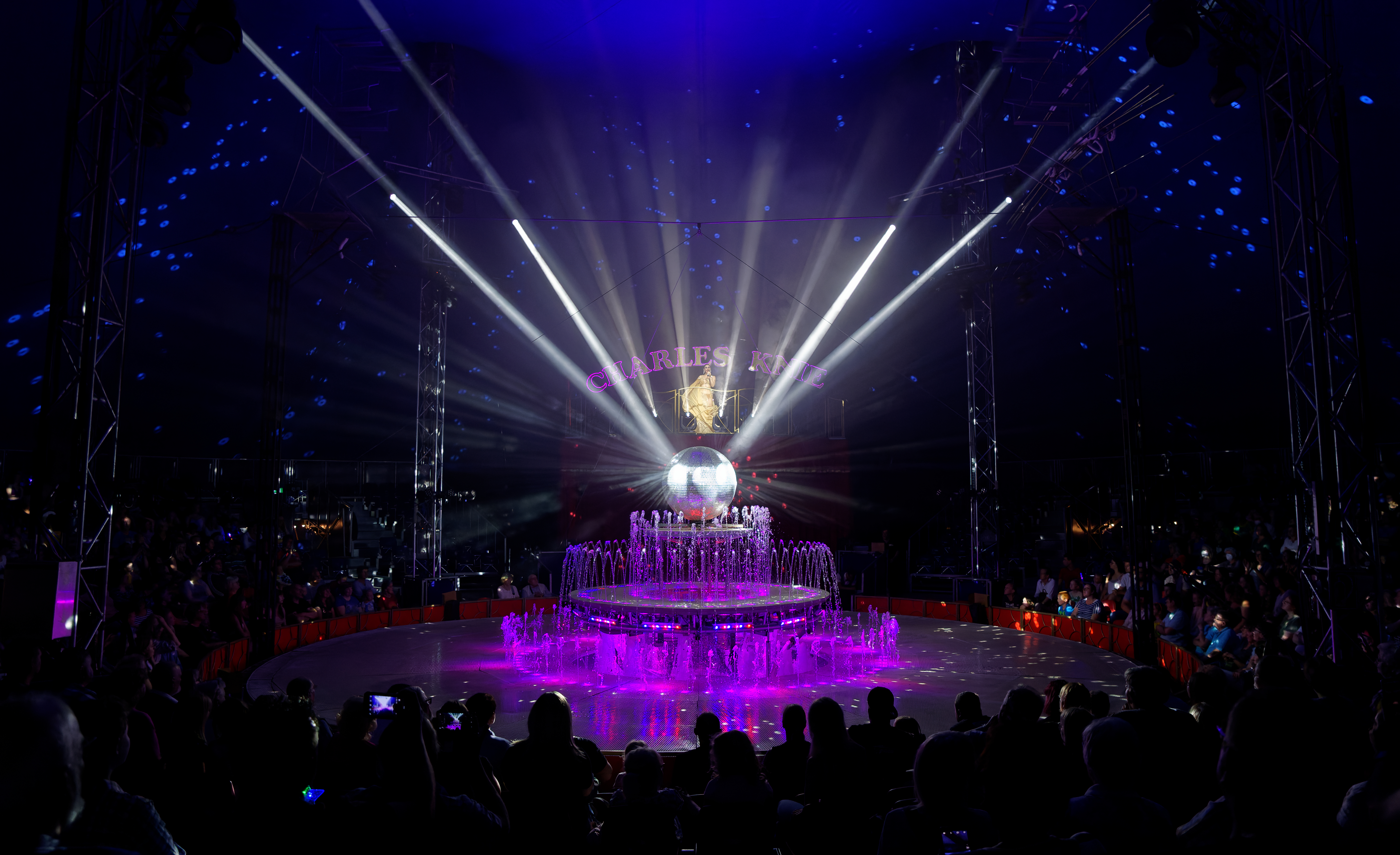 Hotels und Ferienwohnungen im Oberallgäu - Kategorien: (Musik-) Kabarett & Comedy - Zirkus Charles Knie in Kempten im Allgäu - Zirkus Charles Knie 2026 in Kempten im Allgäu