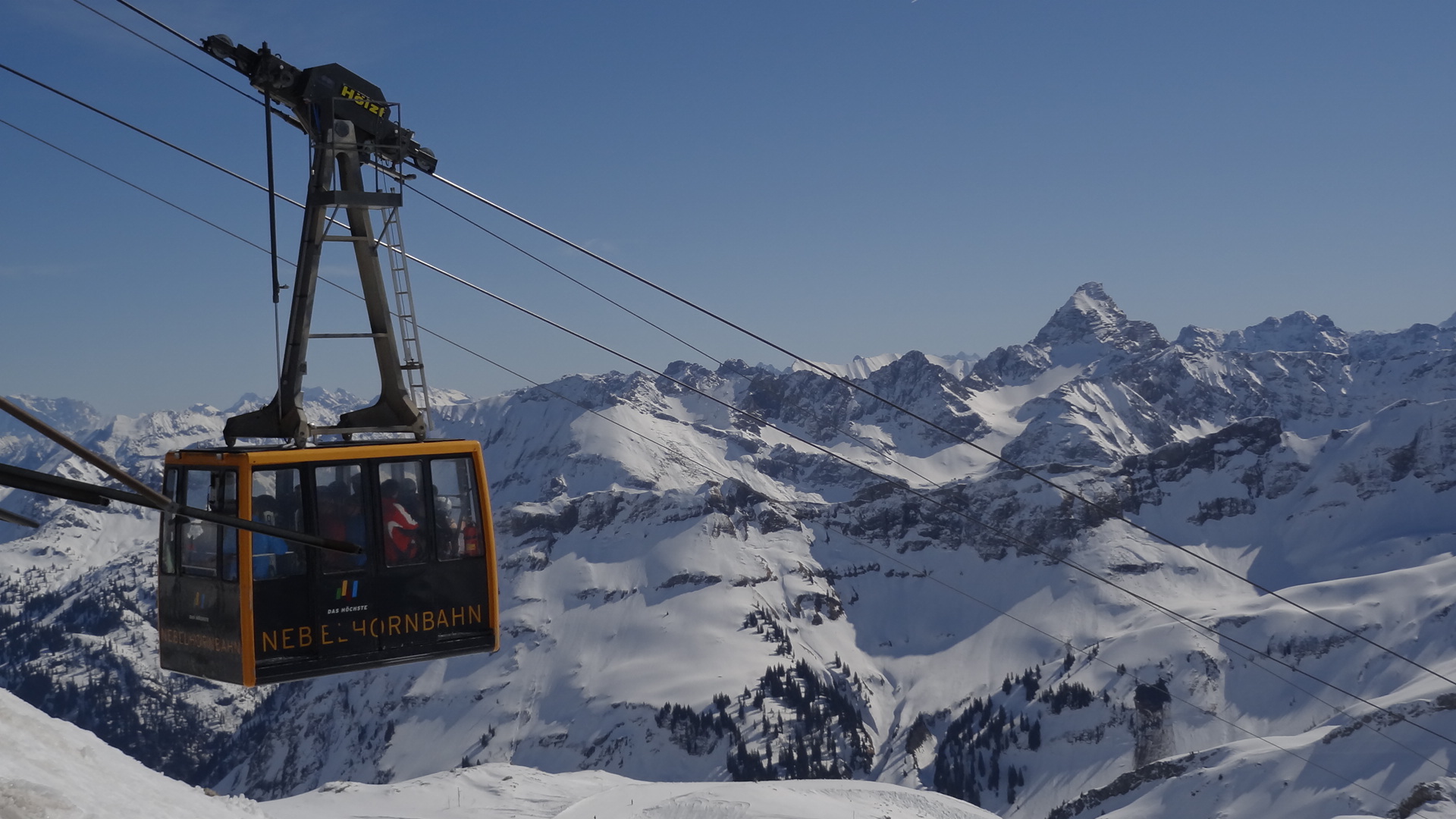 Erlebnisse im Oberallgäu: Eishotel auf dem Nebelhorn über Oberstdorf im Allgäu - Iglu Lodge - Hotel aus Schnee und Eis auf dem Nebelhorn