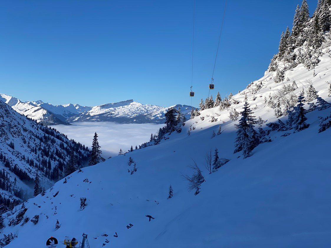 Erlebnisse: Skigebiet Nebelhorn über Oberstdorf im Oberallgäu - Die Nebelhornbahn im Winter 