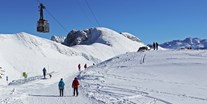 Hotels und Ferienwohnungen im Oberallgäu - Winterwandern auf dem  Nebelhorn über Oberstdorf - Oberallgäu - Die Nebelhornbahn im Winter 