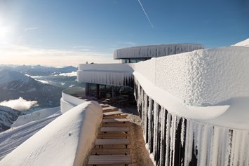 Erlebnisse im Oberallgäu: Skigebiet Nebelhorn über Oberstdorf im Oberallgäu - Die Nebelhornbahn im Winter 
