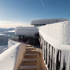 Erlebnisse im Oberallgäu: Skigebiet Nebelhorn über Oberstdorf im Oberallgäu - Die Nebelhornbahn im Winter 