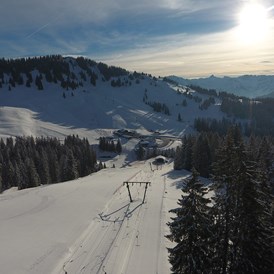 Erlebnisse im Oberallgäu: Skiparadies Grasgehren - Obermaiselstein / Balderschwang - Sonnen- Skiparadies Grasgehren am Riedbergpass