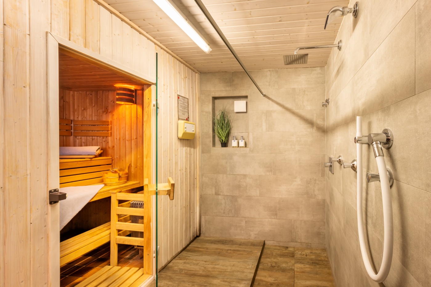 Unterkunft im Allgäu: Sauna mit Dusche - Hotel Garni Tannhof *** in Oberstdorf im Allgäu