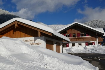 Unterkunft im Allgäu: Winterurlaub wie im Märchen!
Freie Sicht aufs RIEDGERHORN 1740m. - Albingers Landhaus