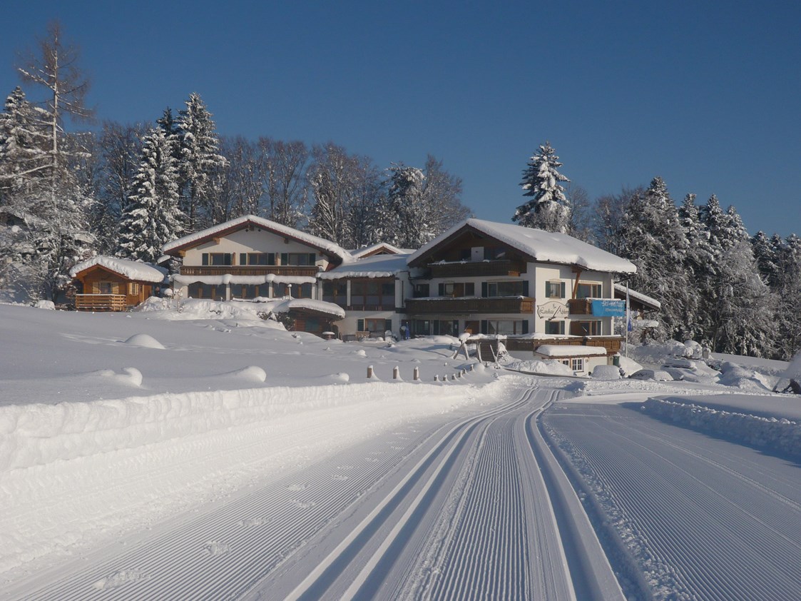 Gastgeber im Oberallgäu: Loipe und Winterwanderweg direkt ab Hotel - Alphorn - das Hotel mit Weitblick - Ofterschwang im Allgäu
