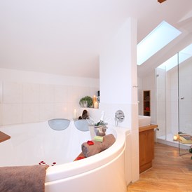 Unterkunft im Allgäu: Junior Suite Badewanne mit Bergblick - Alphorn - das Hotel mit Weitblick - Ofterschwang im Allgäu