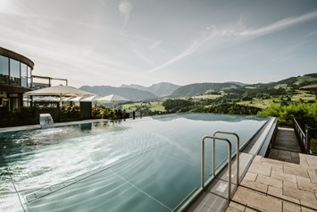 Unterkunft im Allgäu: Infinity-Pool - Bergkristall - Mein Resort im Allgäu