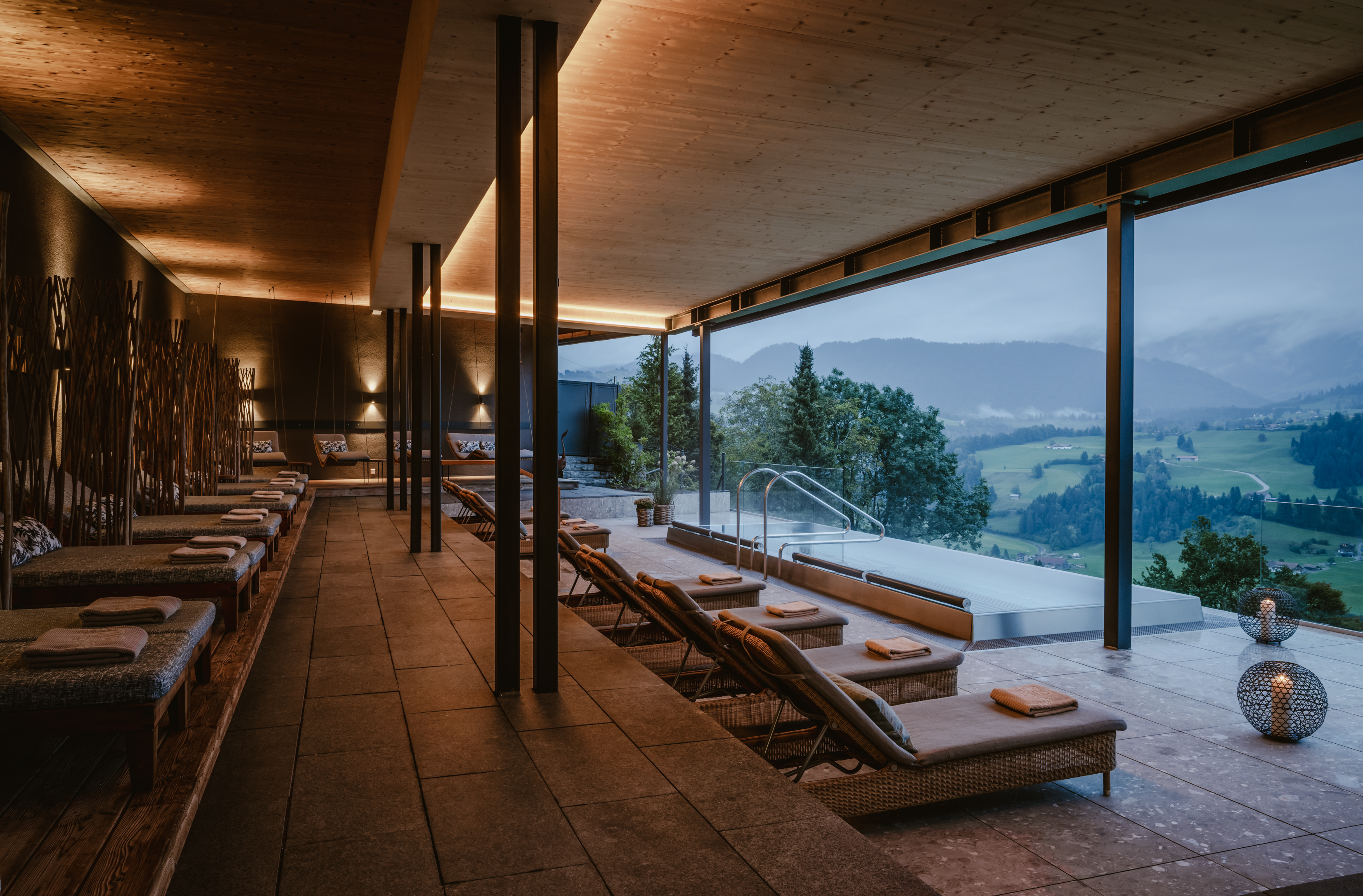 Hotels und Ferienwohnungen im Oberallgäu - Freizeit: Spa & Wellnesscenter - Infinity-Whirlpool - Bergkristall - Mein Resort im Allgäu