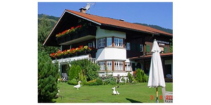 Hotels und Ferienwohnungen im Oberallgäu - Ausstattung: Parkplatz - Bolsterlang Ort - Dreimädelhaus