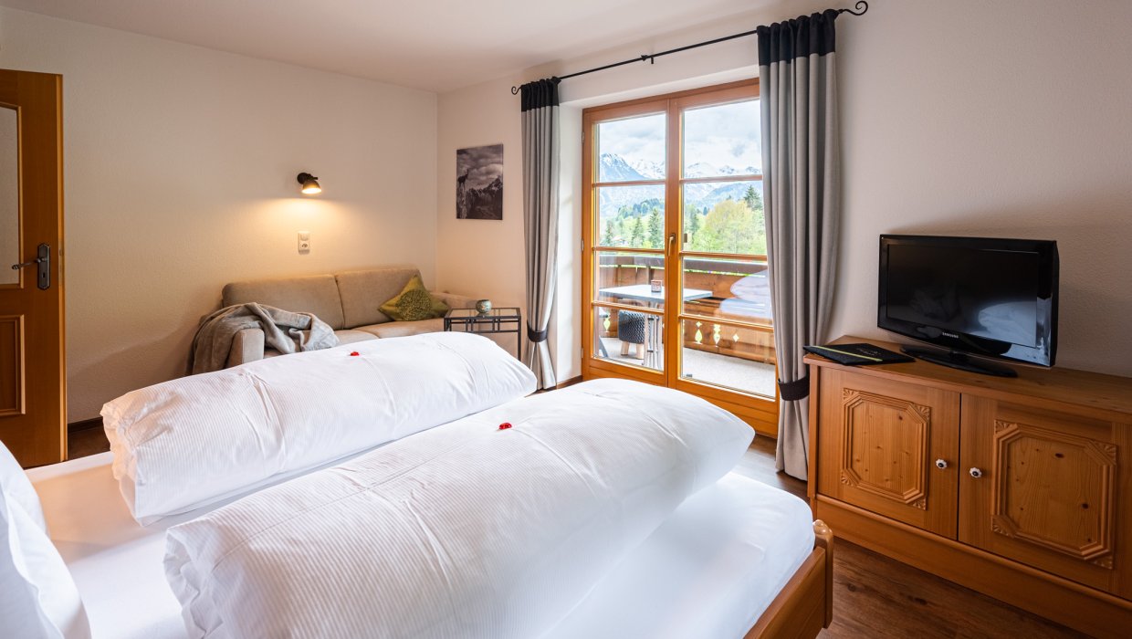 Unterkunft im Allgäu: Ferienwohnungen Landhaus Eggensberger - in Fischen im Allgäu - Ferienwohnungen Landhaus Eggensberger in Fischen im Allgäu