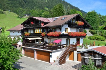 Gastgeber im Oberallgäu: Ferienwohnungen Ferienglück in Bolsterlang - Ferienwohnungen - Gästehaus Ferienglück