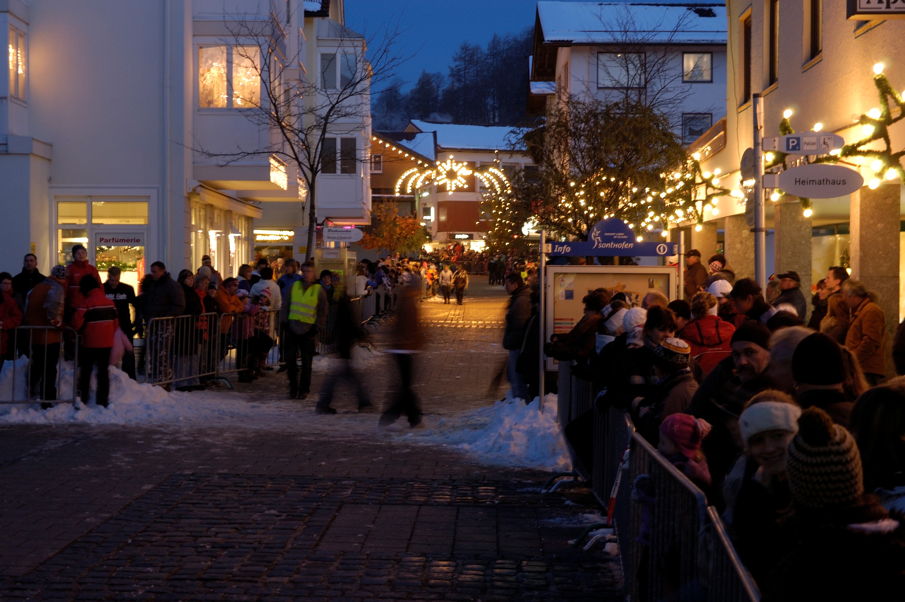 Hotels und Ferienwohnungen im Oberallgäu - Wetter: bei jedem Wetter - Advents- und Kausenmarkt in Sonthofen 2024 - Klausen- und Adventsmarkt Sonthofen 2026