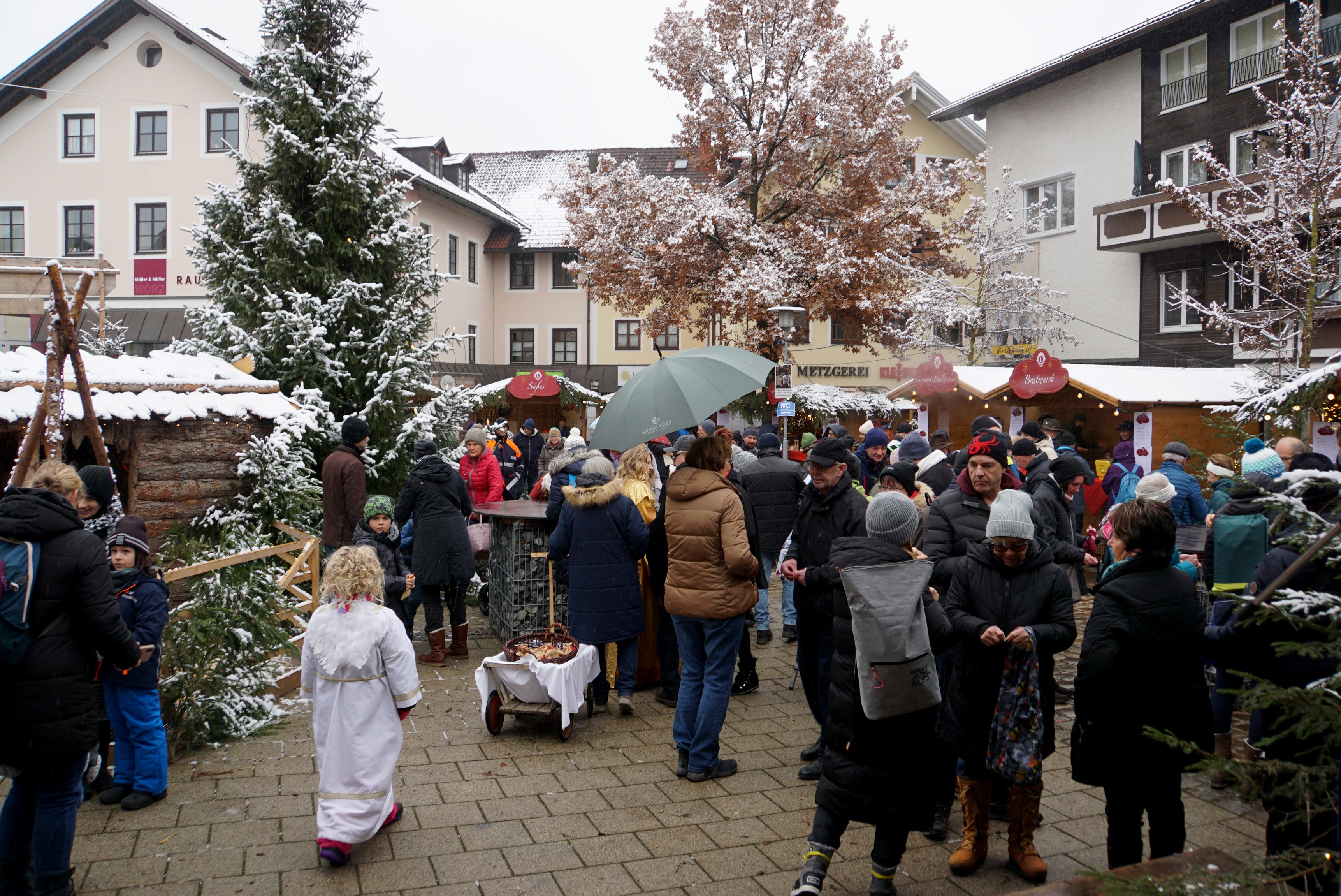 Hotels und Ferienwohnungen im Oberallgäu - Wetter: bei jedem Wetter - Advents- und Kausenmarkt in Sonthofen 2024 - Klausen- und Adventsmarkt Sonthofen 2026