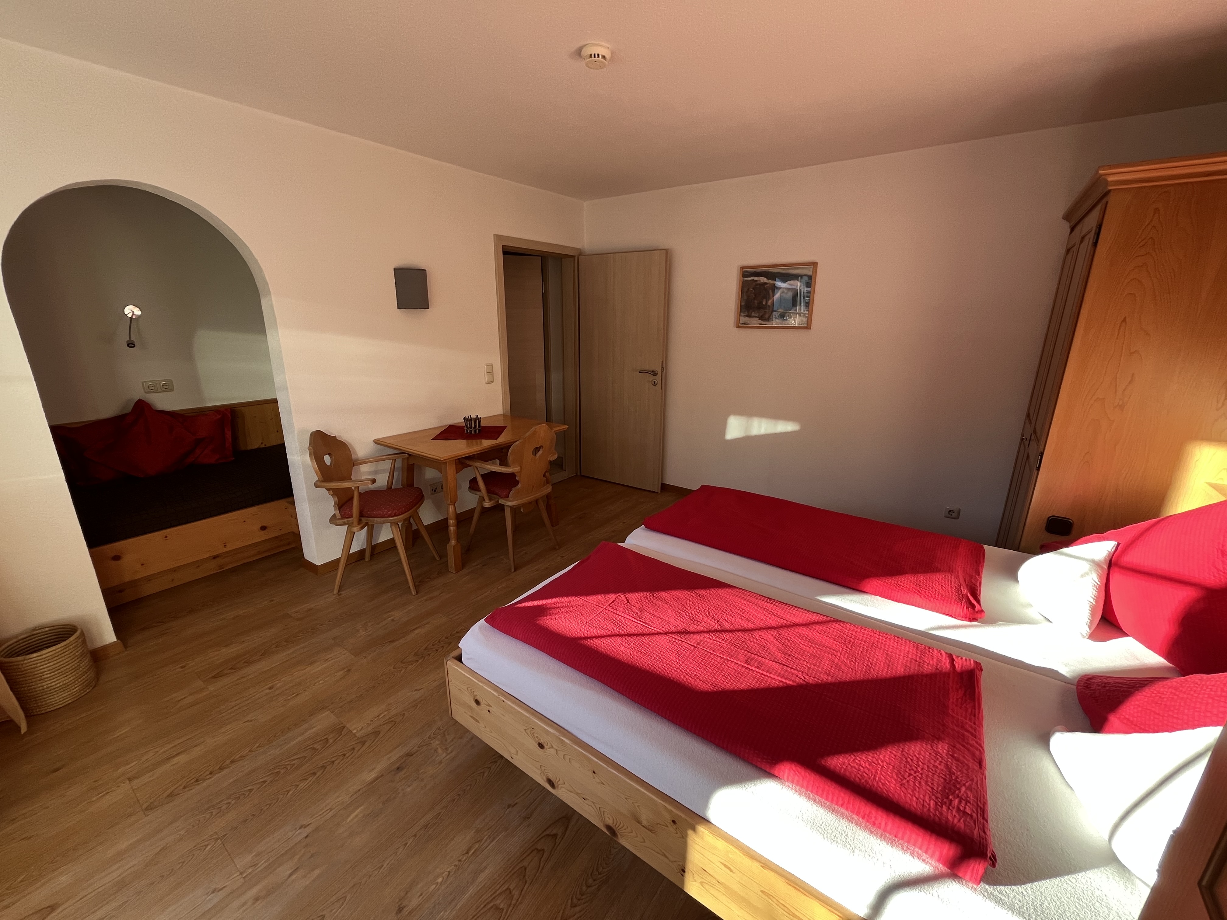 Unterkunft im Allgäu: sep. Schlafzimmer mit Bettnische Fewo "Iseler" - Haus Gerold