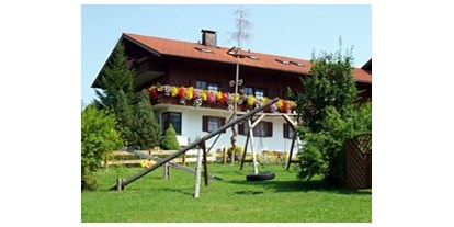 Hotels und Ferienwohnungen im Oberallgäu - Ausstattung: Parkplatz - Rettenberg Rettenberg - Ort - Kiesel