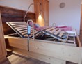 Gastgeber im Oberallgäu: Pflegeeinleger-Bett im barrierefreien Zimmer - Pflegehotel Allgäu in Sonthofen