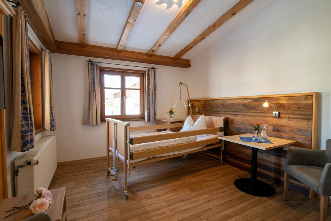 Gastgeber im Oberallgäu: Pflegezimmer im Landhausstil - Pflegehotel Allgäu in Sonthofen