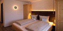 Hotels und Ferienwohnungen im Oberallgäu - Freizeit: Massage - Barrierefreies Zimmer - Pflegehotel Allgäu in Sonthofen