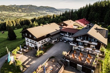 Unterkunft im Allgäu: Berghotel Sonnenklause - Hotel im Oberallgäu - Berghotel Sonnenklause über dem Illertal im Oberallgäu