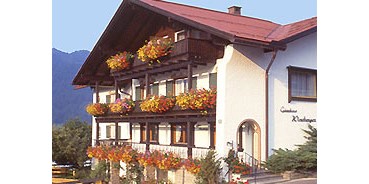 hotels-und-ferienwohnungen-im-oberallgaeu - Ausstattung: Parkplatz - Bad Hindelang - Wineberger