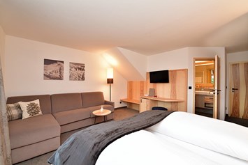 Unterkunft im Allgäu: Hotelzimmer & Ferienwohnungen im Kleinwalsertal - Alpenhof Jäger - Alpenhof Jäger - Hotelzimmer & Ferienwohnungen im Kleinwalsertal