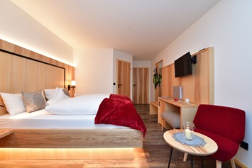 Unterkunft im Allgäu: Ferienwohnungen & Hotelzimmer im Kleinwalsertal - Alpenhof Jäger - Alpenhof Jäger - Hotelzimmer & Ferienwohnungen im Kleinwalsertal
