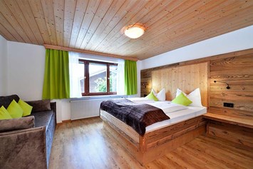 Unterkunft im Allgäu: Ferienwohnungen & Hotelzimmer im Kleinwalsertal - Alpenhof Jäger - Alpenhof Jäger - Hotelzimmer & Ferienwohnungen im Kleinwalsertal