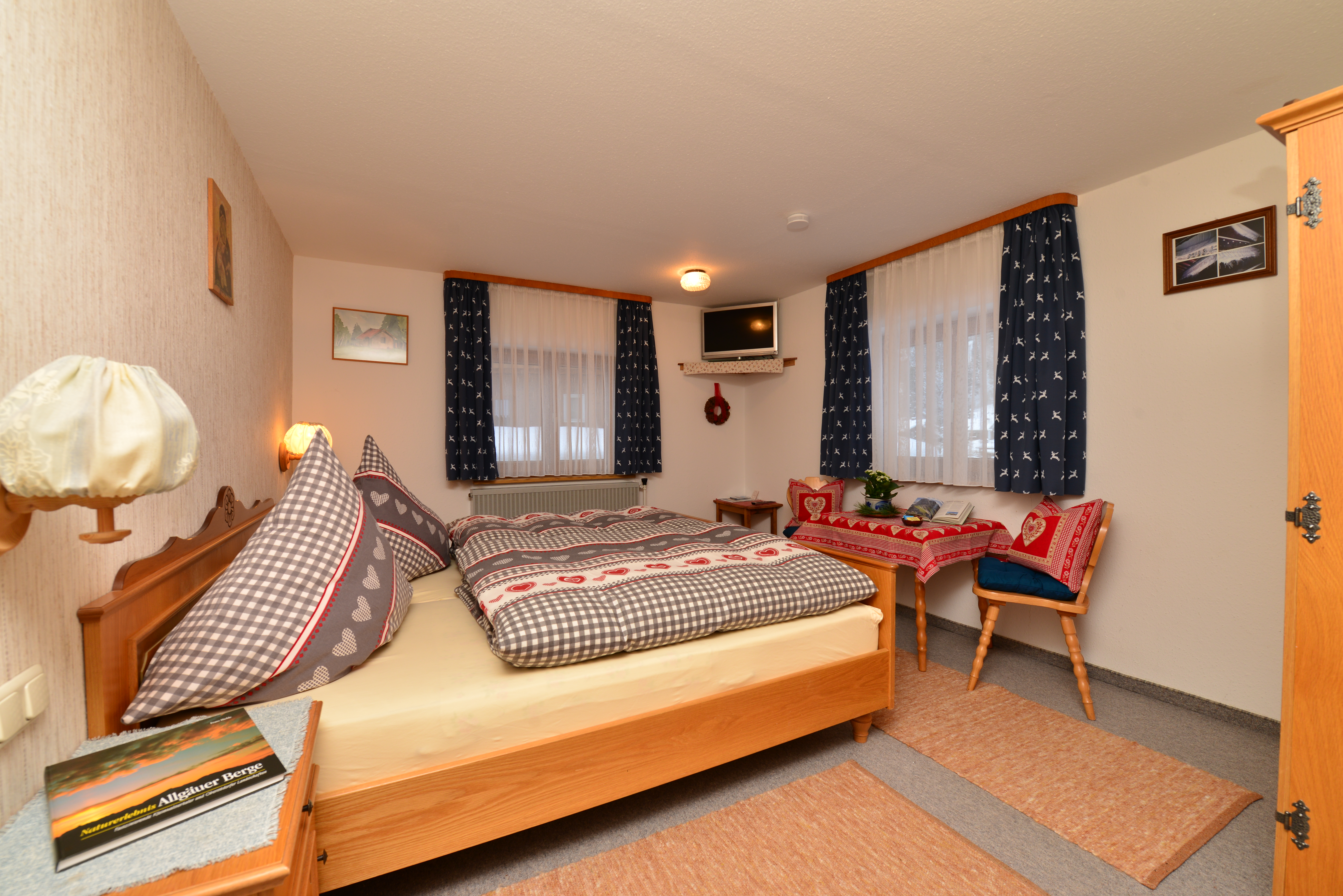 Hotels und Ferienwohnungen im Oberallgäu - Parken & Anreise: Anreise mit ÖPNV möglich - Gästehaus Hans & Christa Bader