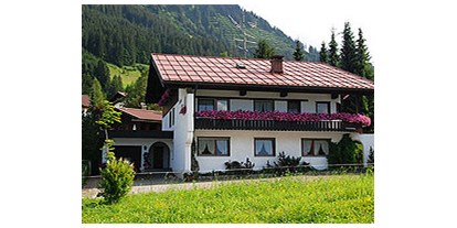 Hotels und Ferienwohnungen im Oberallgäu - Ausstattung: Parkplatz - Riezlern Westegg - Maria Steixner