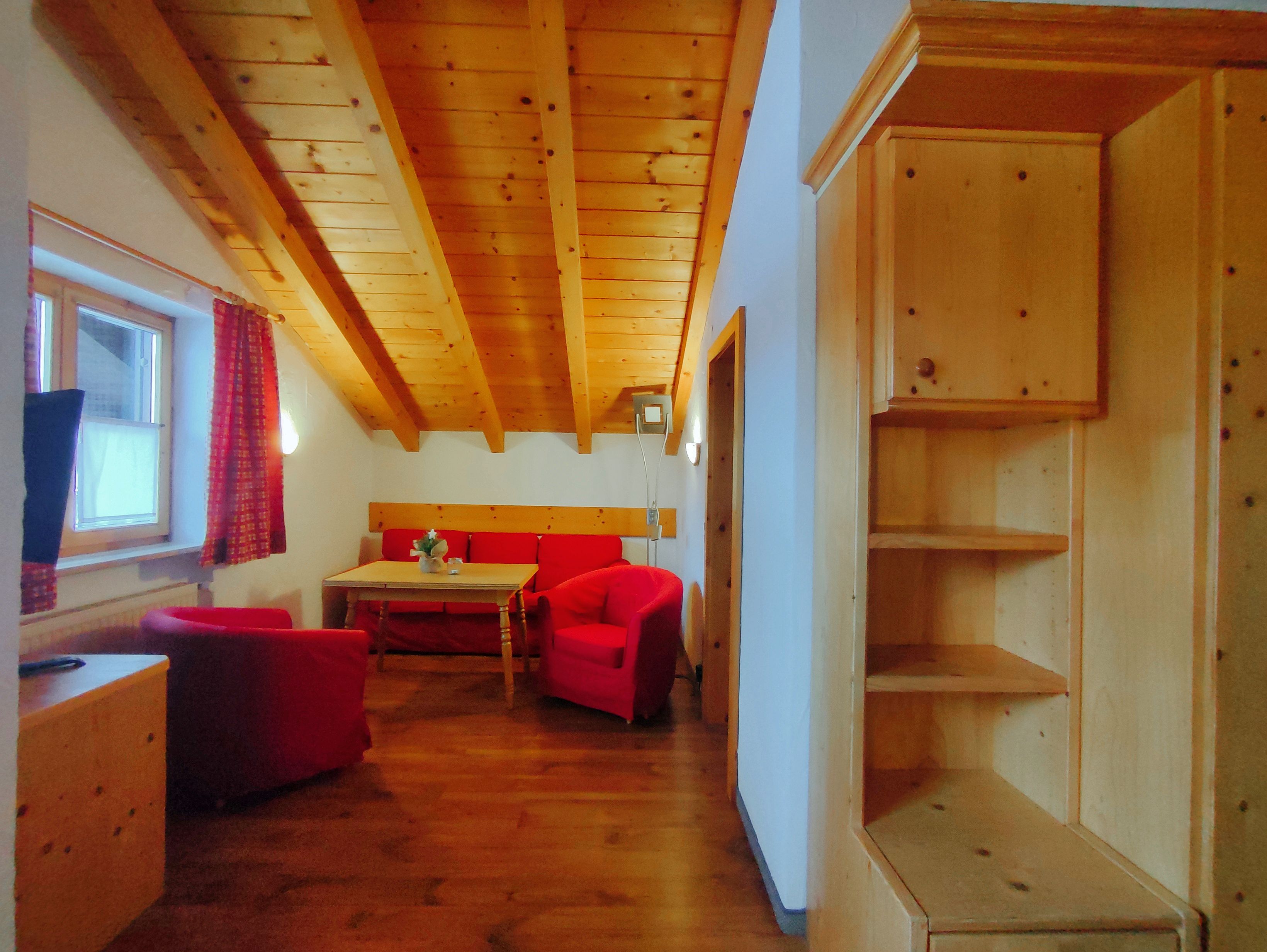 Unterkunft im Allgäu: Landhaus Glaab Ferienwohnung Nebelhorn Wohnbereich - Landhaus Glaab - Gästezimmer & Ferienwohnungen