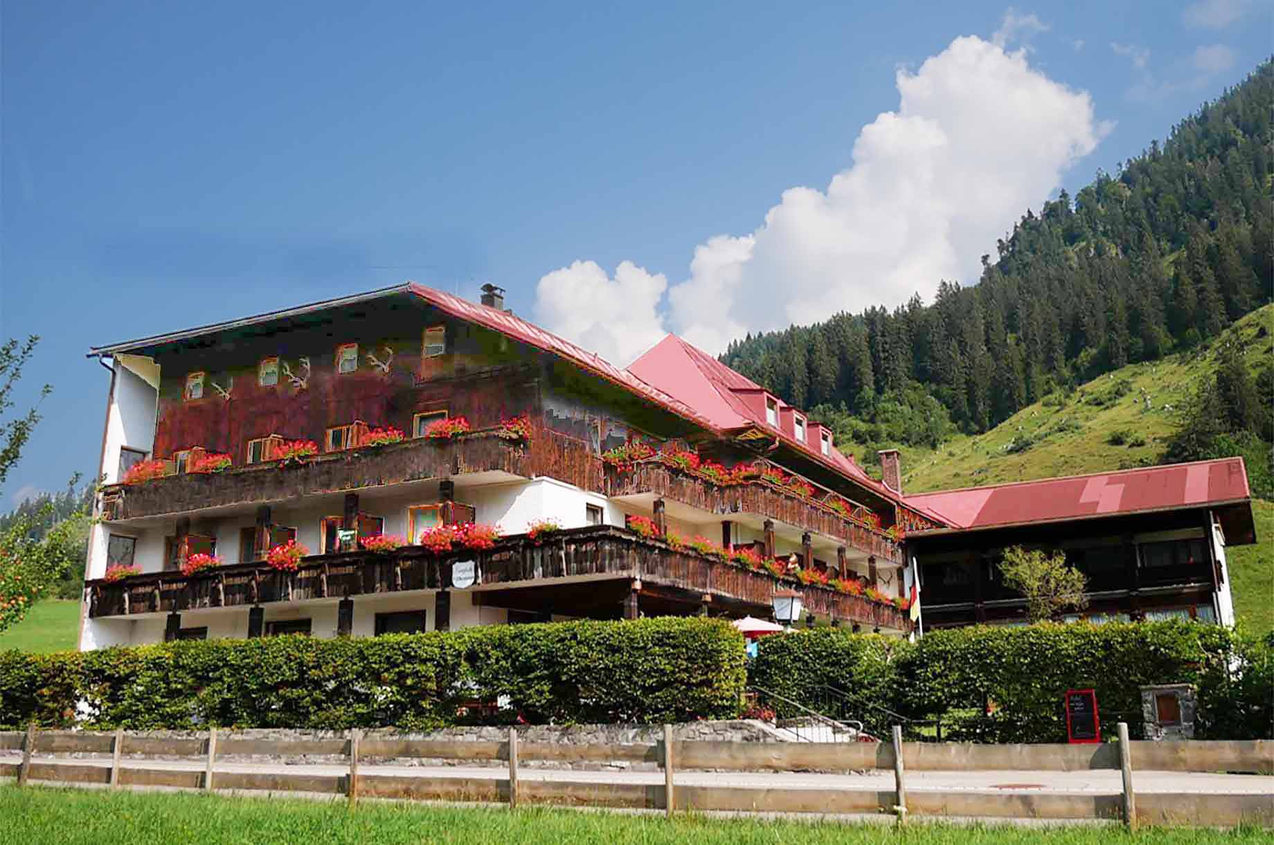 Hotels und Ferienwohnungen im Oberallgäu - Parken & Anreise: Anreise mit ÖPNV möglich - PLZ 87541 (Deutschland) - Hotel Waidmannsheil - Café & Restaurant in Hinterstein im Allgäu - Hotel Waidmannsheil - Café & Restaurant in Hinterstein