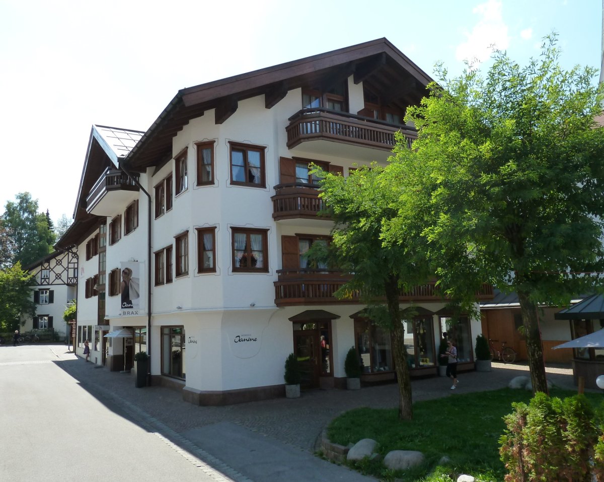 Unterkunft im Allgäu: Haus Cental - Ferienwohnungen in Oberstdorf im Allgäu - Haus Central - Ferienwohnungen in Oberstdorf
