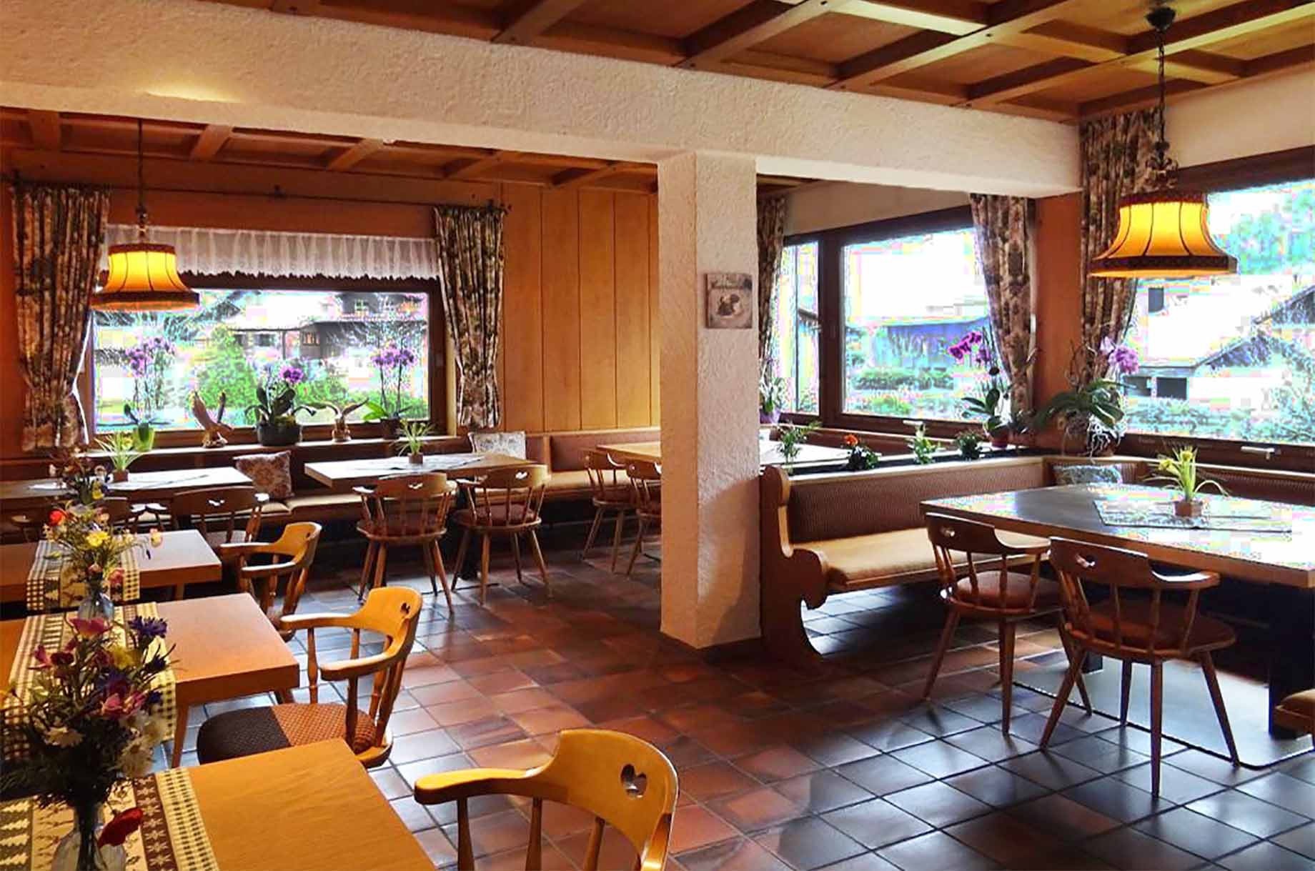 Hotels und Ferienwohnungen im Oberallgäu - Betriebsart | Angebot: Tischreservierung empfohlen - Bad Hindelang - Café - Restaurant - Hotel Waidmannsheil in Hinterstein - Café - Restaurant - Hotel Waidmannsheil in Hinterstein