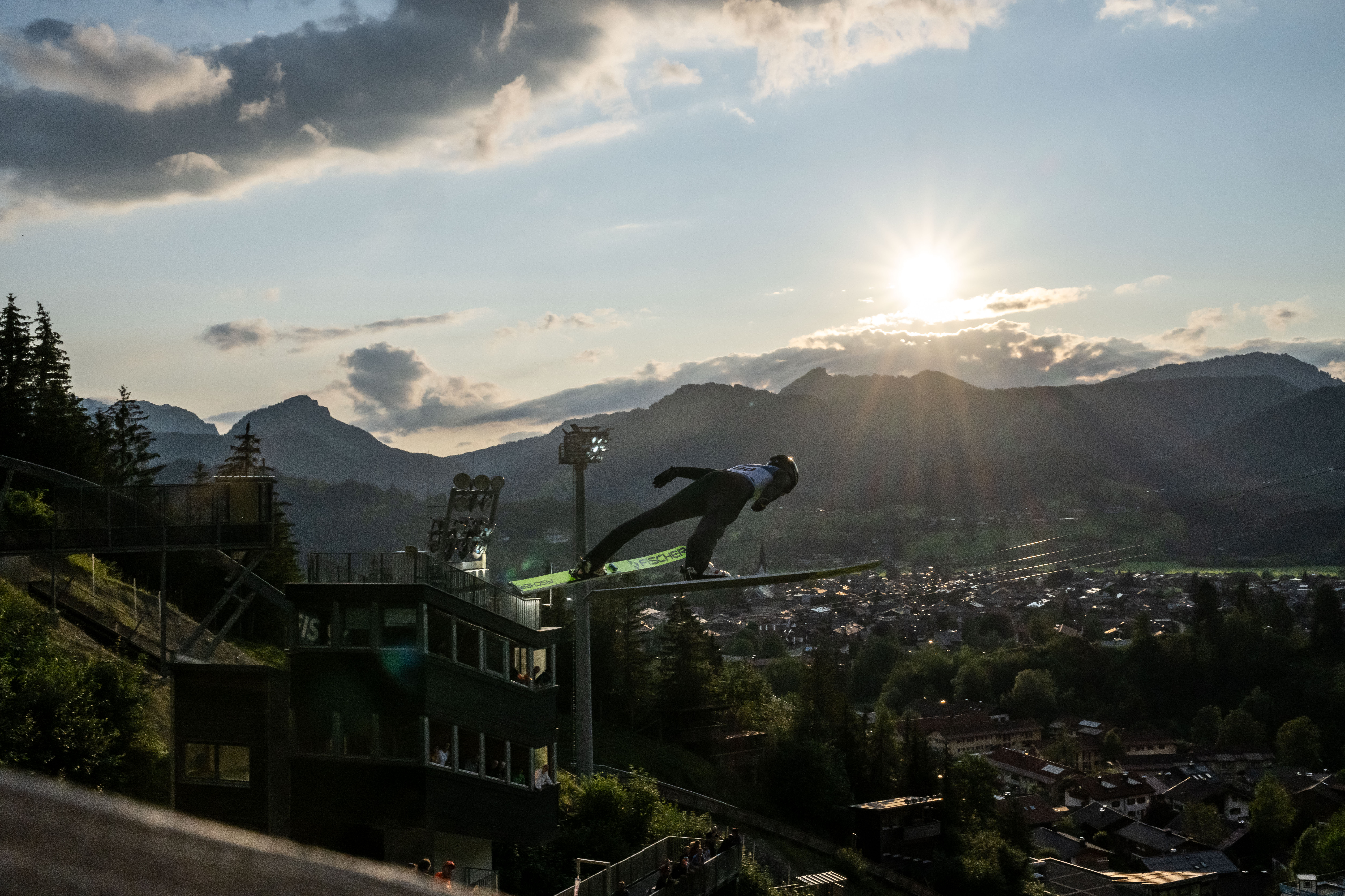 Hotels und Ferienwohnungen im Oberallgäu - Kinder & Familie: Kinder sind willkommen - Nachtskispringen in der ORLEN Skisprung Arena in Oberstdorf im Allgäu - Nachtskispringen 2026 in der ORLEN Skisprung Arena