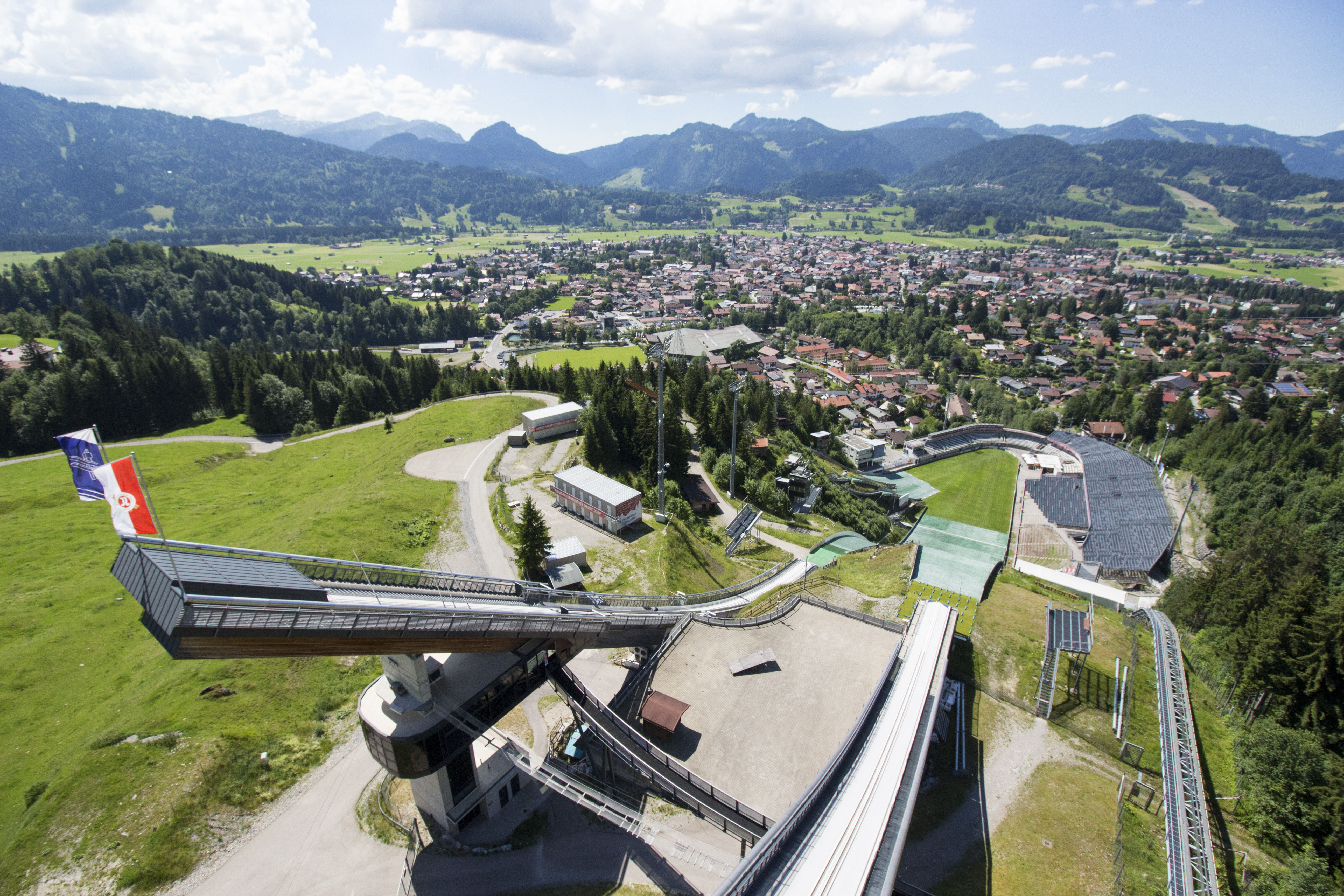 Hotels und Ferienwohnungen im Oberallgäu - Kinder & Familie: Kinder sind willkommen - Nachtskispringen in der ORLEN Skisprung Arena in Oberstdorf im Allgäu - Nachtskispringen 2026 in der ORLEN Skisprung Arena